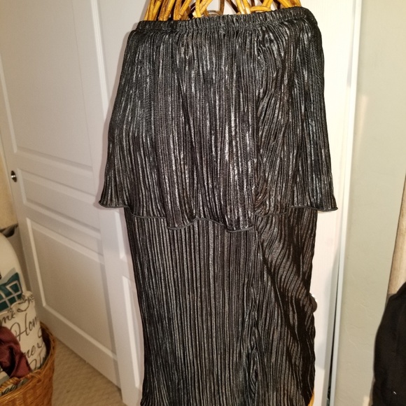 Blouse in Black and Dark Red - Picture 3 of 8